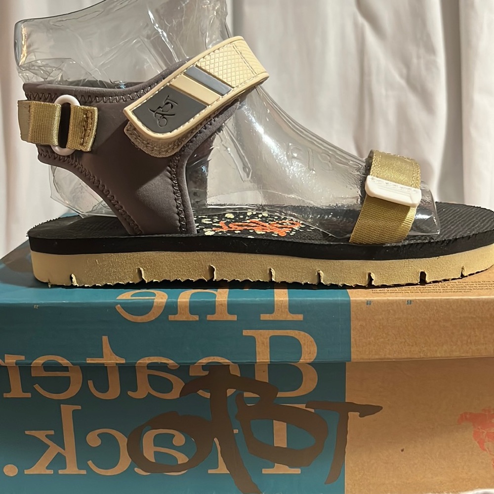 OTBT “high tide” sandal in beige/gray/celery/tan-size 9-NIB